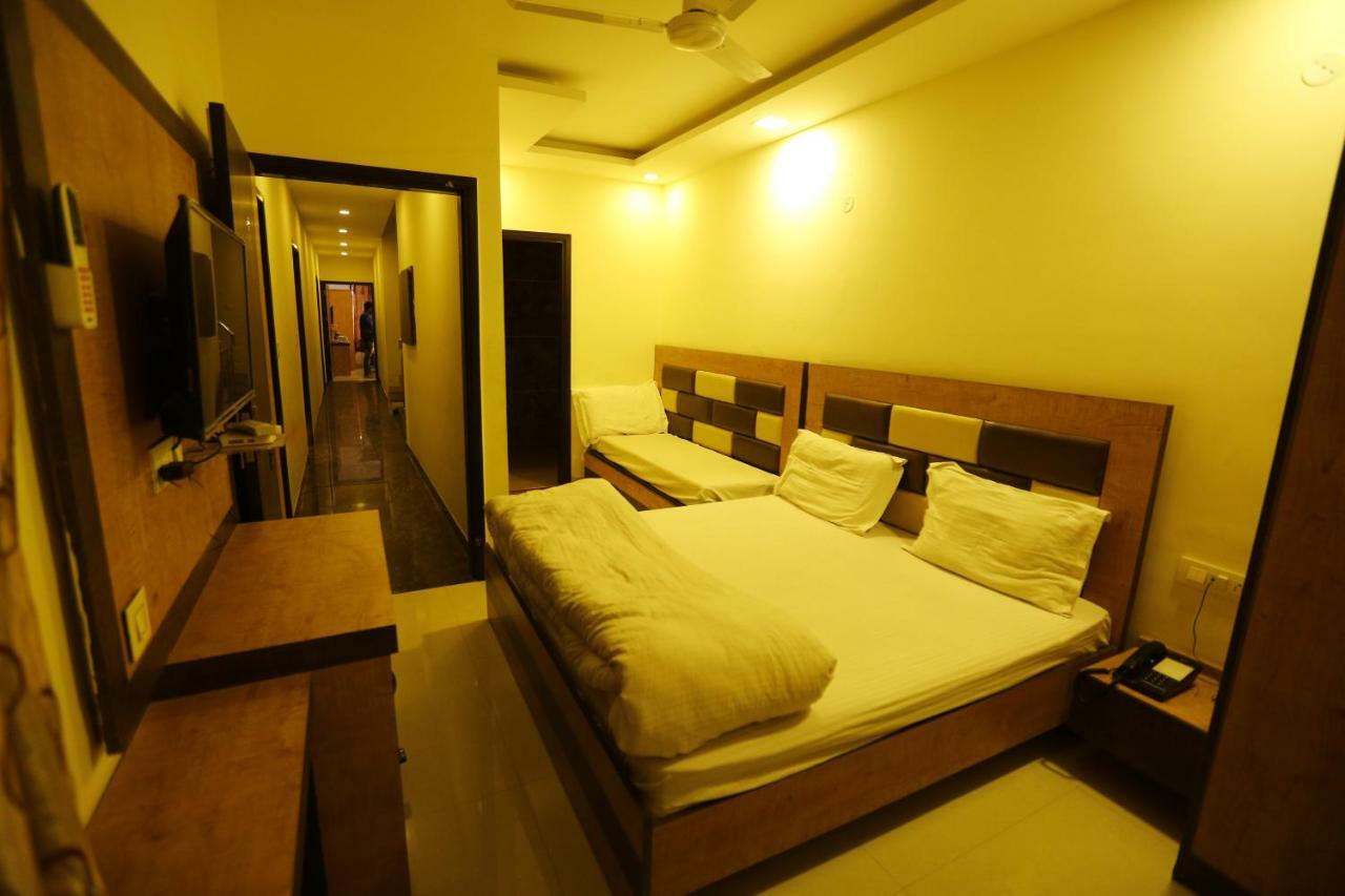 Hotel Golden Heart Амритсар Экстерьер фото