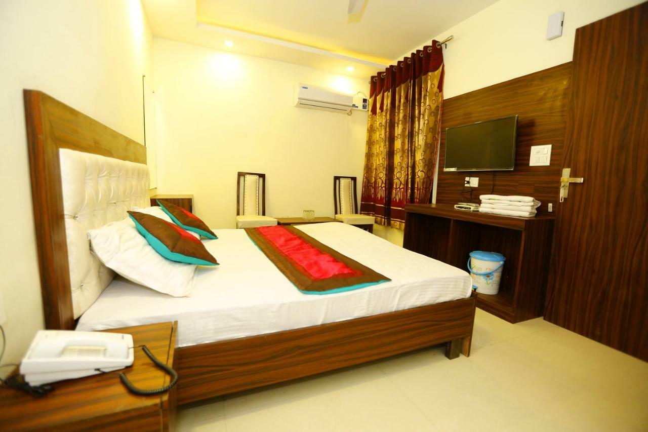 Hotel Golden Heart Амритсар Экстерьер фото